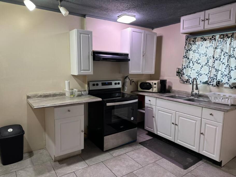 Comforting Getaway-Sleeps 6-Walk To Falls! 나이아가라폴스 외부 사진
