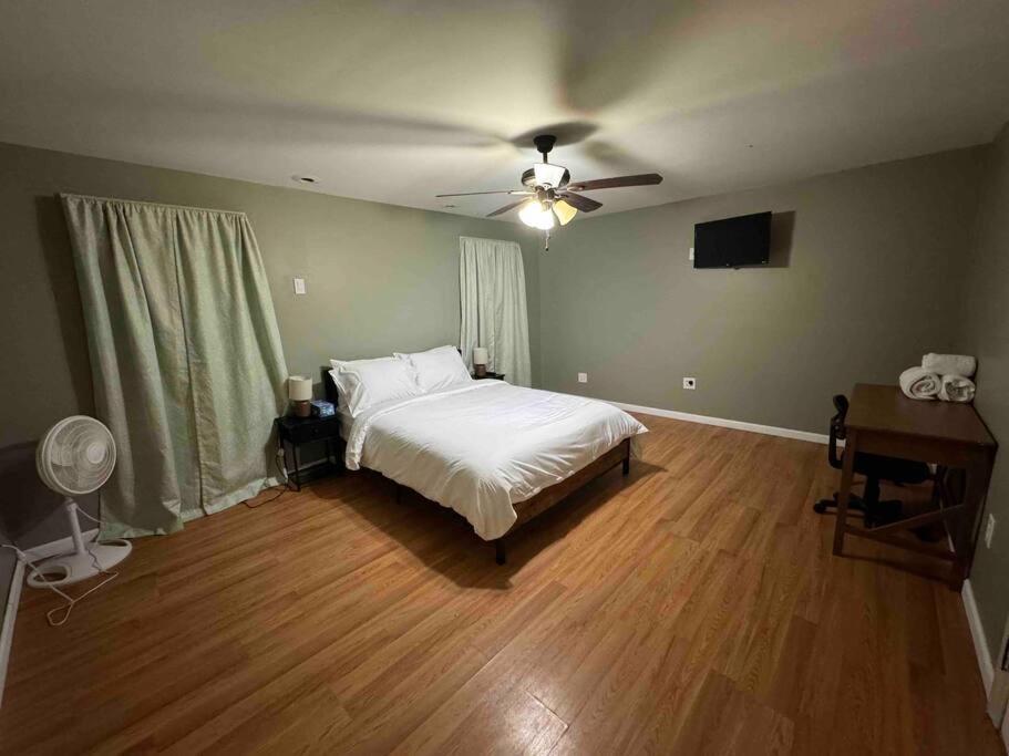 Comforting Getaway-Sleeps 6-Walk To Falls! 나이아가라폴스 외부 사진