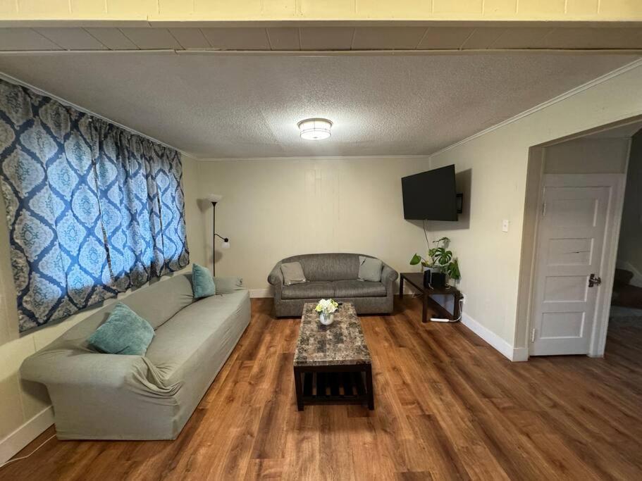 Comforting Getaway-Sleeps 6-Walk To Falls! 나이아가라폴스 외부 사진