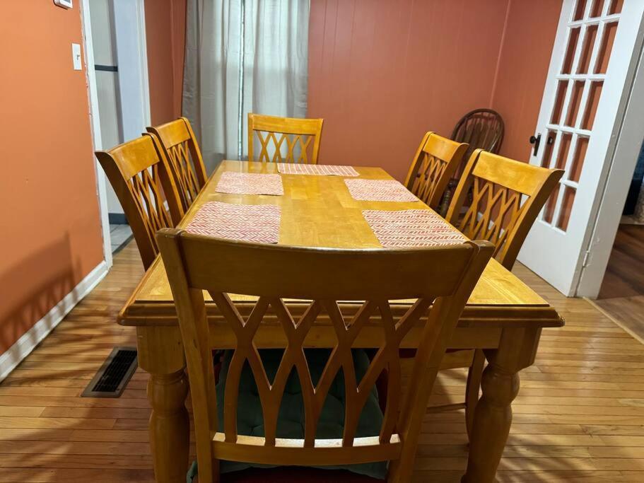 Comforting Getaway-Sleeps 6-Walk To Falls! 나이아가라폴스 외부 사진