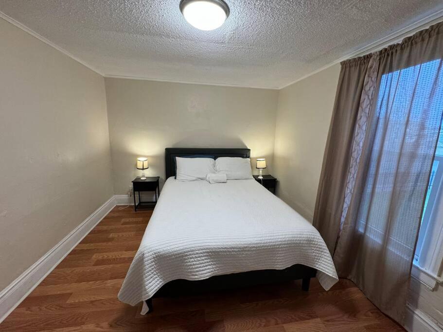 Comforting Getaway-Sleeps 6-Walk To Falls! 나이아가라폴스 외부 사진